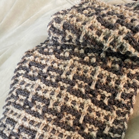 Hand knit ritzy scarf NEW - Picture 4 of 4
